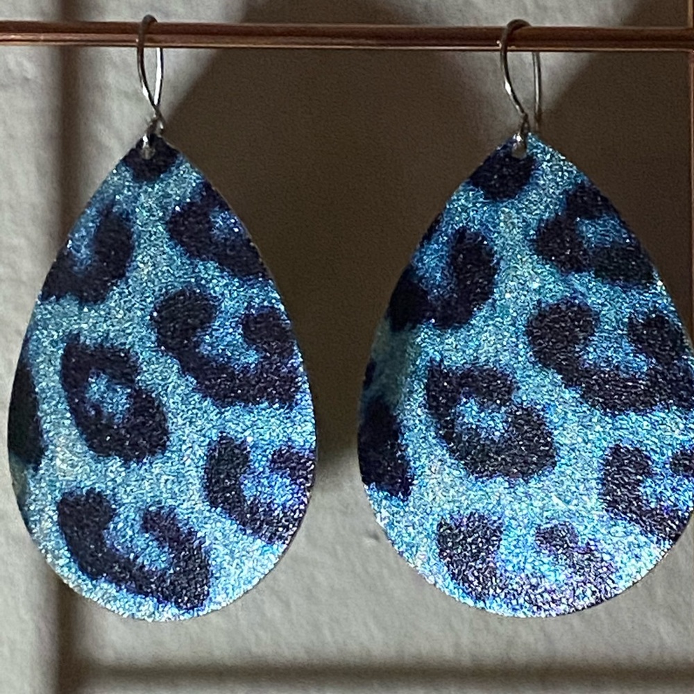 Blue cheetah print earrings✨